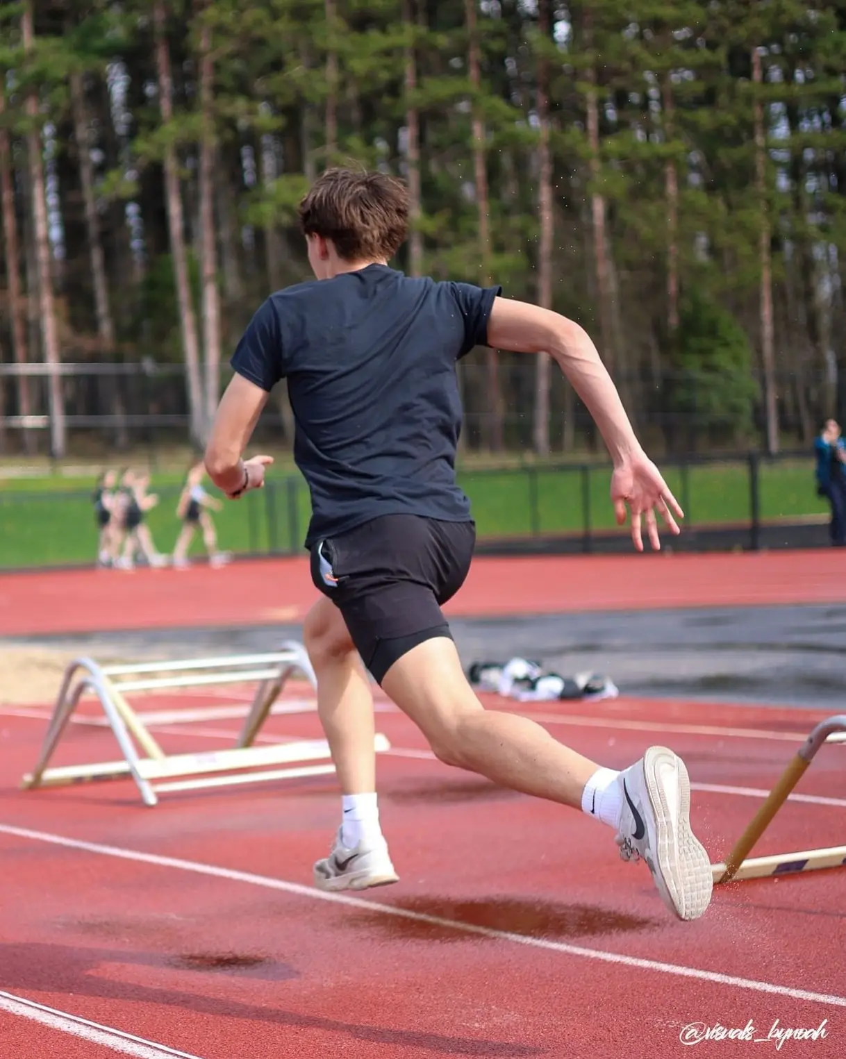 Track & field photo by Noah Engle